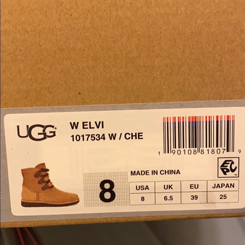 Women’s ELVI Uggs size 8